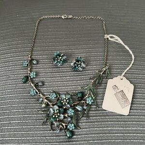 Smile! Woman’s Set of Earrings & Necklace. 3 pieces set.